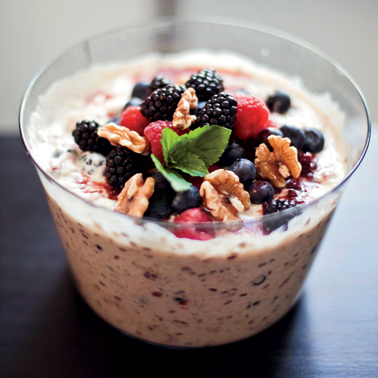 белковая диета завтрак йогурт с орехами и ягодами