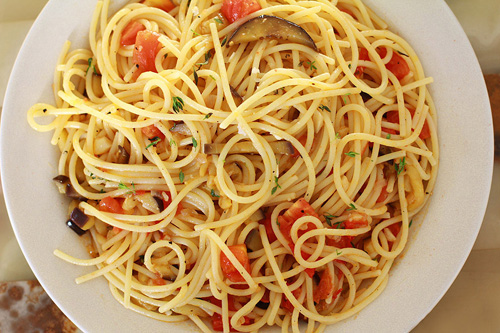 макаронная диета день третий спагетти с вареными овощами 