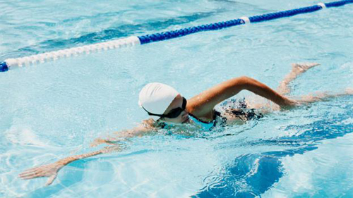 самые эффективные жиросжигающие упражнения плавание