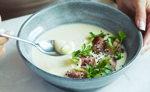 Крем-суп из печеного корня сельдерея с лососем или ростбифом